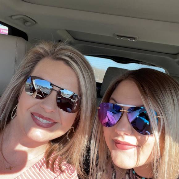 Meet your Posher, Monica - Picture 1 of 1